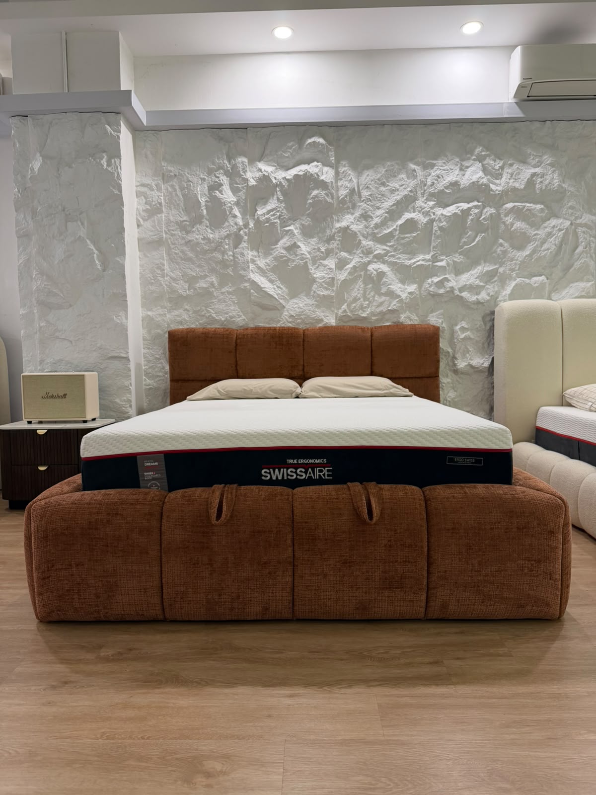 Molly Bedframe