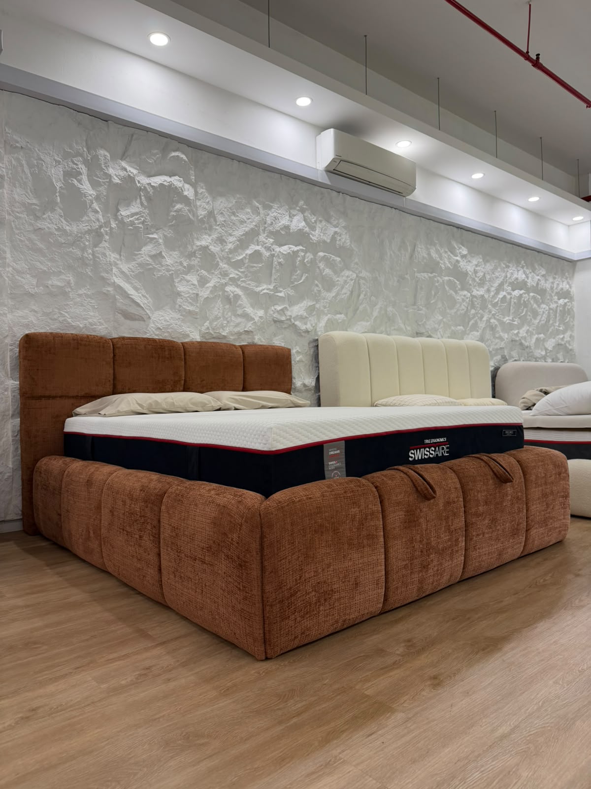 Molly Bedframe