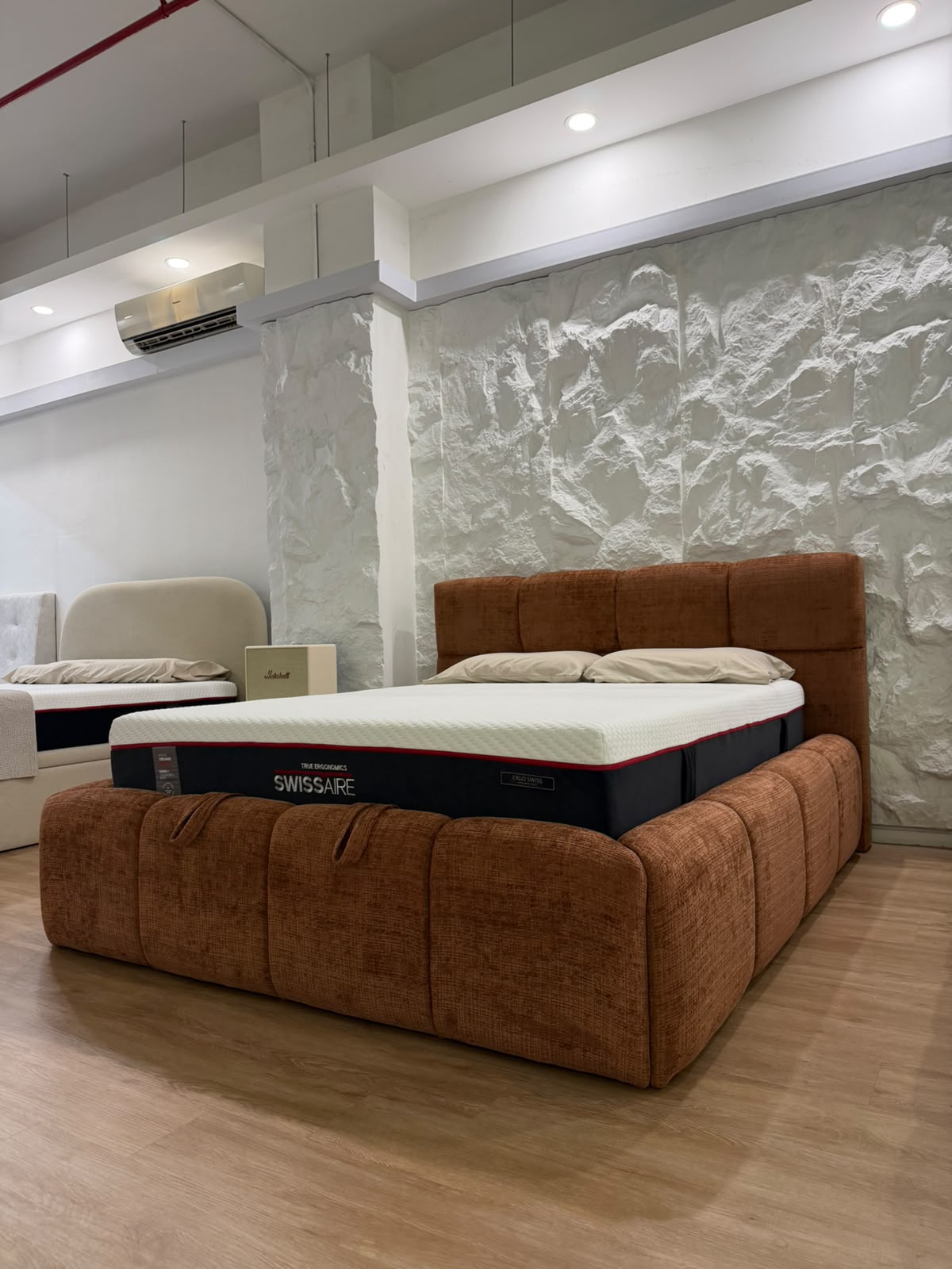 Molly Bedframe